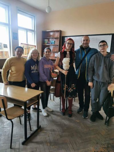 Баба Марта върза мартеници на всички в училище - ОУ Христо Ботев - Паничери